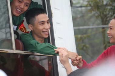 Nụ cười và nước mắt ngày tiễn tân binh nhập ngũ