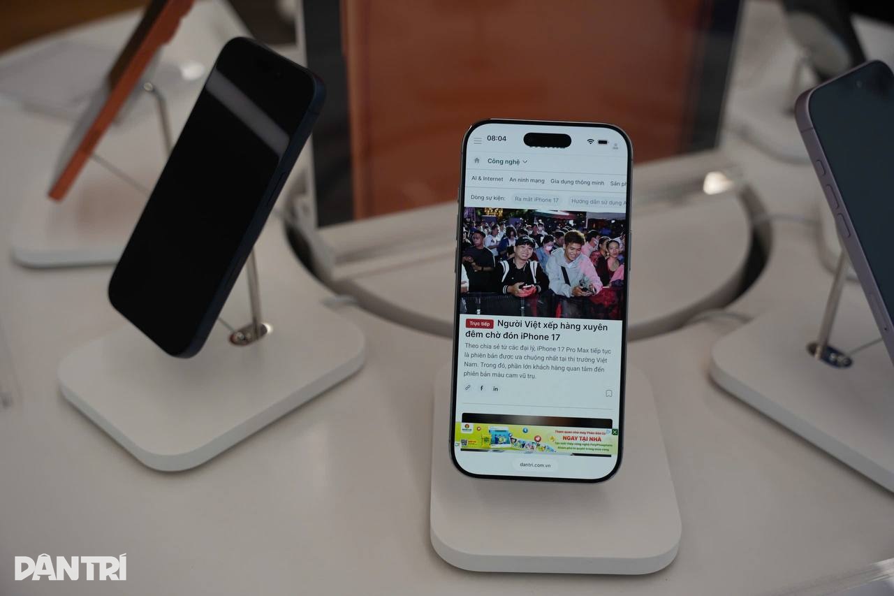 Người dùng mua iPhone 17 Pro Max tặng mẹ trong ngày đầu iPhone 17 lên kệ - 10