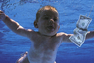 Lật lại vụ án nam thanh niên tố bị chụp ảnh "khiêu dâm" trên bìa album