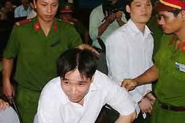 Trầm Bê lần đầu nếm trái đắng (kỳ cuối): Giang hồ mọi nẻo đều ngu xuẩn