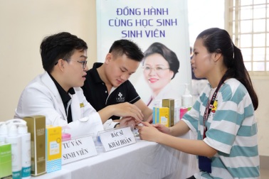 Dr. Huệ - địa chỉ trị mụn uy tín giá phải chăng cho sinh viên tại TP.HCM