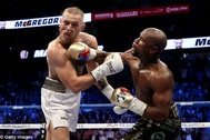 Điểm số của Mayweather và McGregor ra sao trước hiệp quyết định?