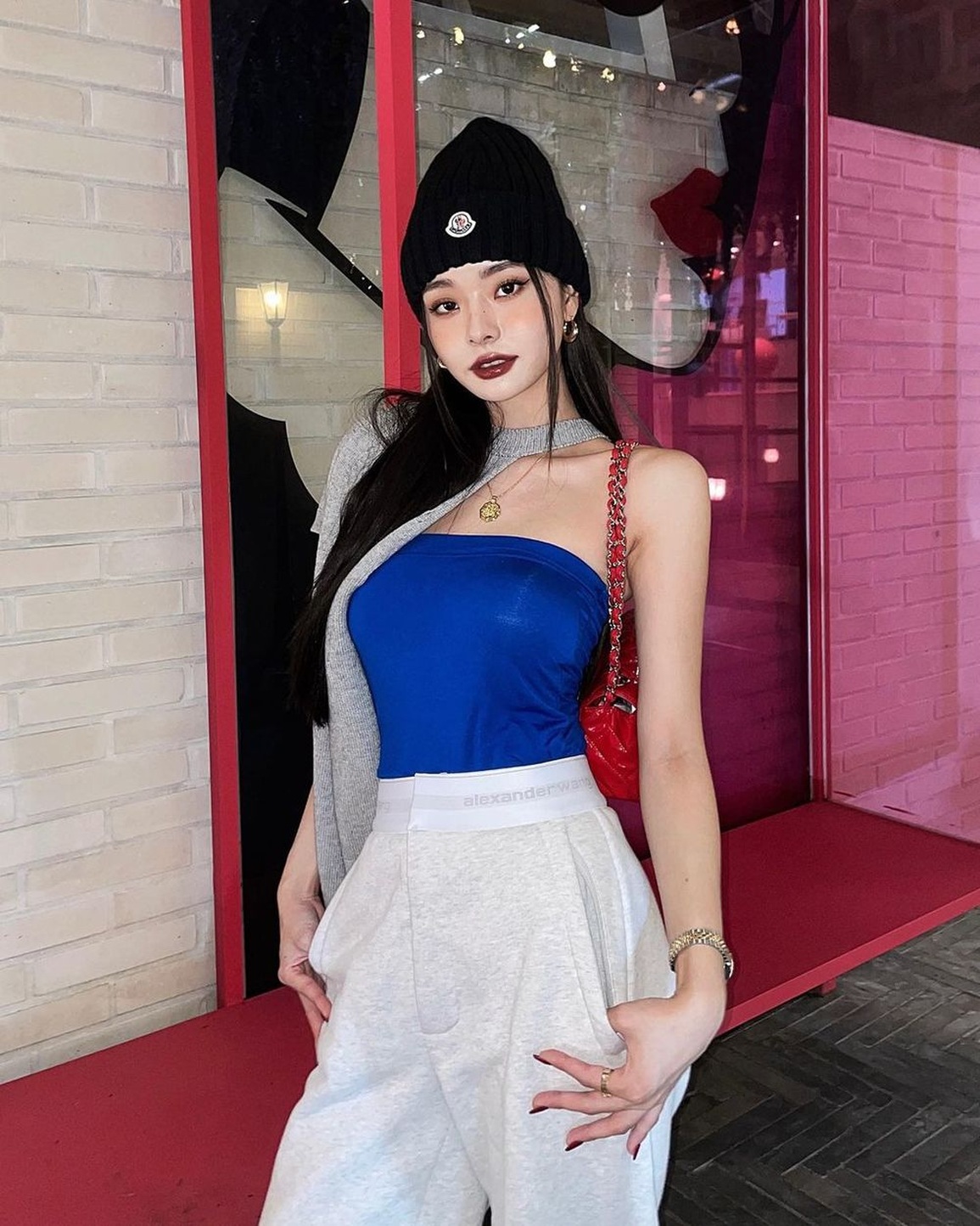 Tại sao công chúng ném đá thậm tệ hot girl dùng hàng nhái Song Ji A? - 1 Tại sao công chúng ném đá thậm tệ hot girl dùng hàng nhái Song Ji A? - 1