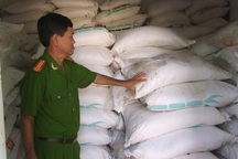 Bắt giữ gần 50 tấn đường cát lậu đang tuồn về Việt Nam