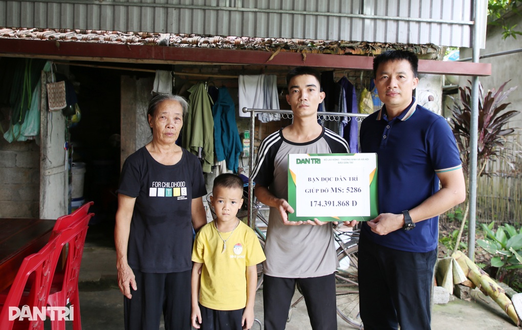 Bạn đọc ủng hộ cháu bé bị u nguyên bào thần kinh gần 400 triệu đồng - 1 Bạn đọc ủng hộ cháu bé bị u nguyên bào thần kinh gần 400 triệu đồng - 1