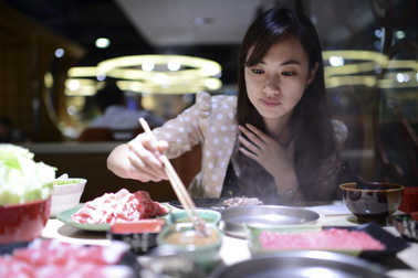 Cô gái  chi gần một tỷ đồng để... ăn lẩu liên tục trong 9 năm