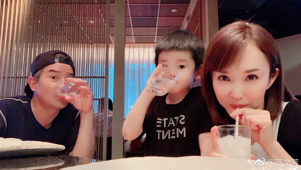 Hôn nhân ngọt ngào đáng ngưỡng mộ của Lý Minh Thuận và Phạm Văn Phương - 14 Hôn nhân ngọt ngào đáng ngưỡng mộ của Lý Minh Thuận và Phạm Văn Phương - 14