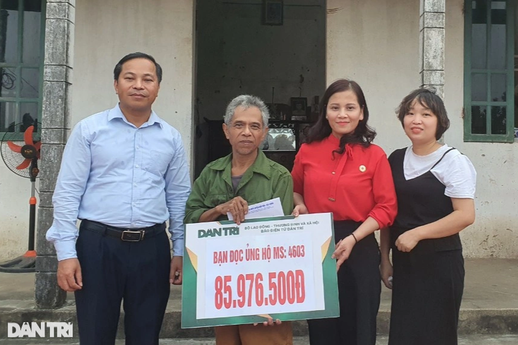 Bạn đọc giúp đỡ ông lão đau yếu chăm con tật nguyền hơn 100 triệu đồng - 1 Bạn đọc giúp đỡ ông lão đau yếu chăm con tật nguyền hơn 100 triệu đồng - 1