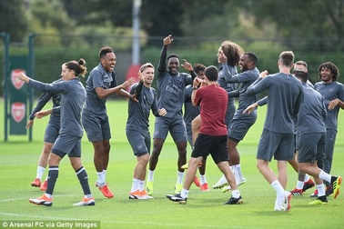 Arsenal hứng khởi trước trận quyết đấu với Chelsea