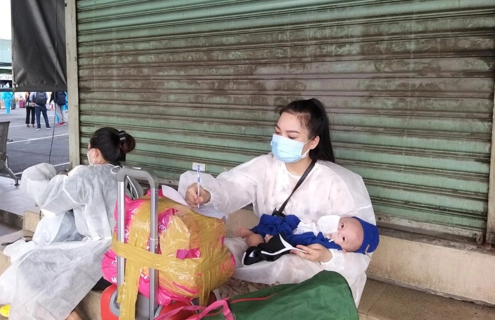 Những giọt nước mắt trên chuyến xe 0 đồng từ TPHCM về Đắk Lắk - 2 Những giọt nước mắt trên chuyến xe 0 đồng từ TPHCM về Đắk Lắk - 2