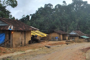 Giải quyết tình trạng dân “màn trời chiếu đất” ở lòng hồ thủy điện