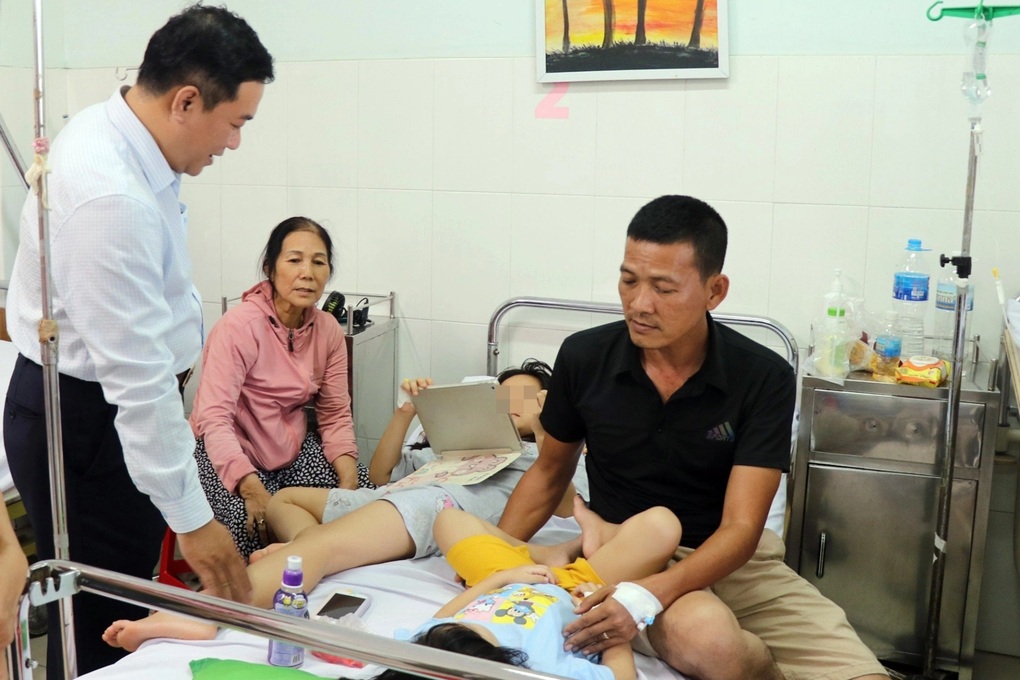 Vụ 369 người ngộ độc cơm gà: Đề nghị TPHCM hỗ trợ xét nghiệm mẫu nước - 2 Vụ 369 người ngộ độc cơm gà: Đề nghị TPHCM hỗ trợ xét nghiệm mẫu nước - 2