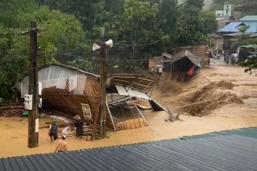 Lũ quét cuốn trôi 2 căn nhà ở Thanh Hóa - 1 Lũ quét cuốn trôi 2 căn nhà ở Thanh Hóa - 1