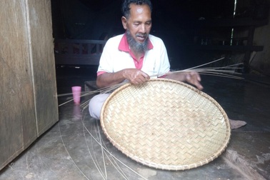 Độc đáo ngôi làng “cai” rượu bia, thuốc lá cho cả... thần linh