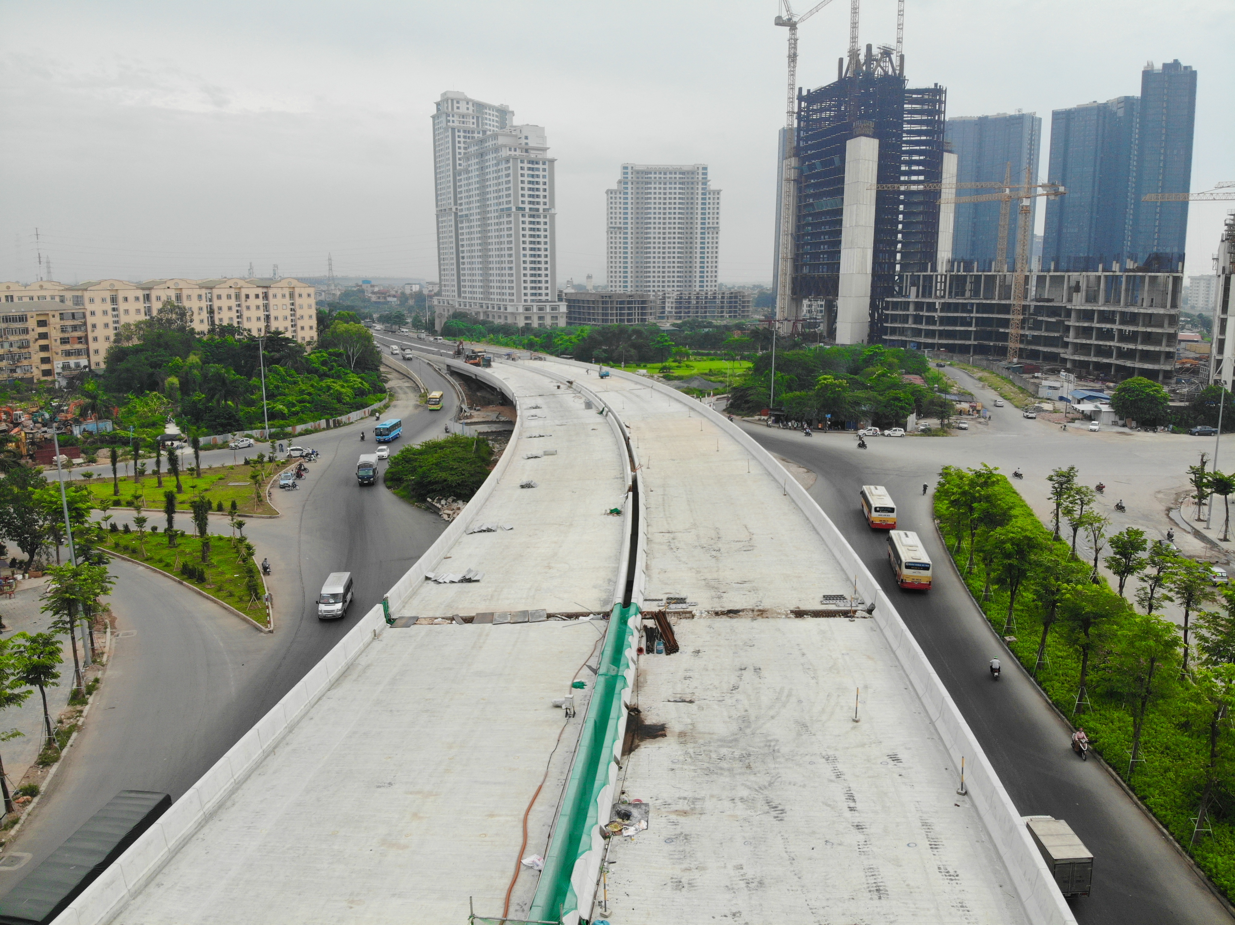 Hà Nội: Gấp rút thi công đường vành đai 3 trên cao trước ngày thông xe - 11 Hà Nội: Gấp rút thi công đường vành đai 3 trên cao trước ngày thông xe - 11