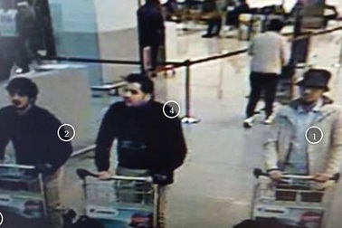 Nghi phạm đánh bom Brussels mang 3 vali chất nổ