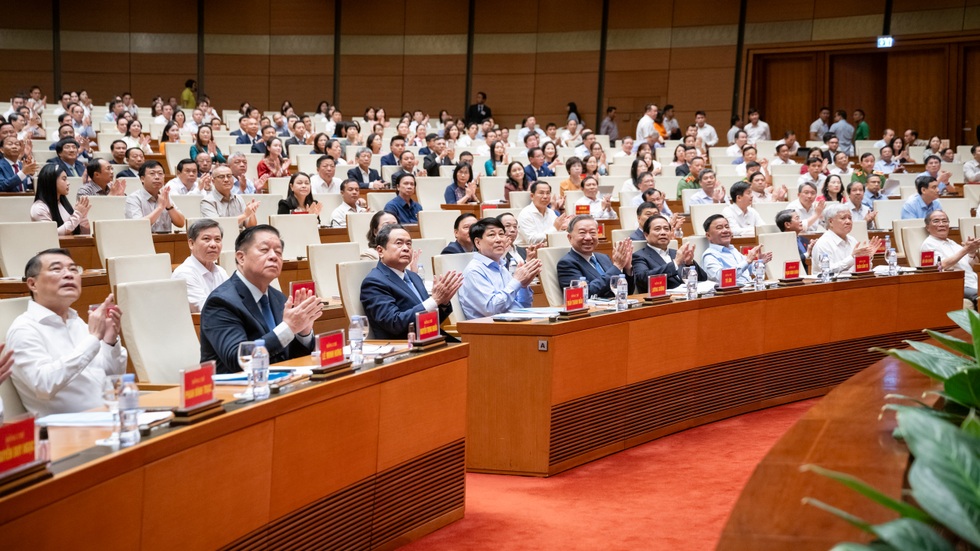 Nhiều tỉnh phát triển nhờ xin ngân sách Trung ương, không thể phụ thuộc thế được - 2 Nhiều tỉnh phát triển nhờ xin ngân sách Trung ương, không thể phụ thuộc thế được - 2