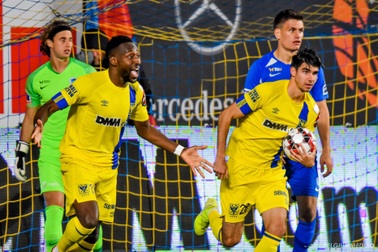 Bị dẫn trước 3 bàn, đội bóng của Công Phượng vẫn cầm hòa khó tin