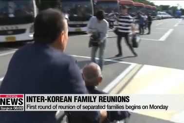 Các gia đình Hàn-Triều đoàn tụ sau gần 70 năm ly tán