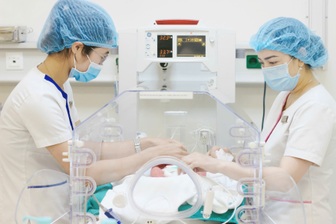 Gần 40 ngày nỗ lực hồi sinh sự sống cho bé trai sinh non tại Vinmec Phú Quốc