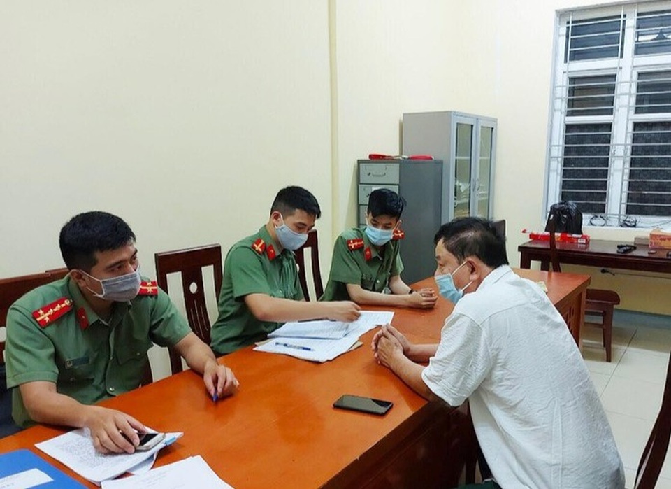 Công an triệu tập 2 đối tượng tung tin có người mắc Covid-19 ở TP Vinh - 3 Công an triệu tập 2 đối tượng tung tin có người mắc Covid-19 ở TP Vinh - 3