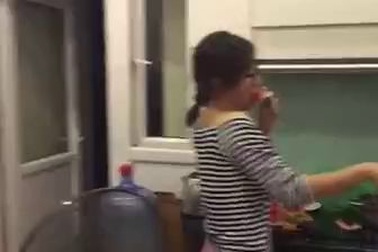 Nhóm bạn trẻ Việt quay clip "bữa tiệc ma-nơ-canh" - clip FB Vũ Tùng Lâm