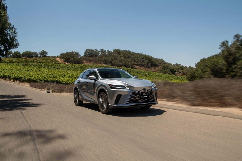 Lexus RX 350h Premium - xe hybrid dễ tiếp cận trong phân khúc SUV cỡ trung - 1 Lexus RX 350h Premium - xe hybrid dễ tiếp cận trong phân khúc SUV cỡ trung - 1