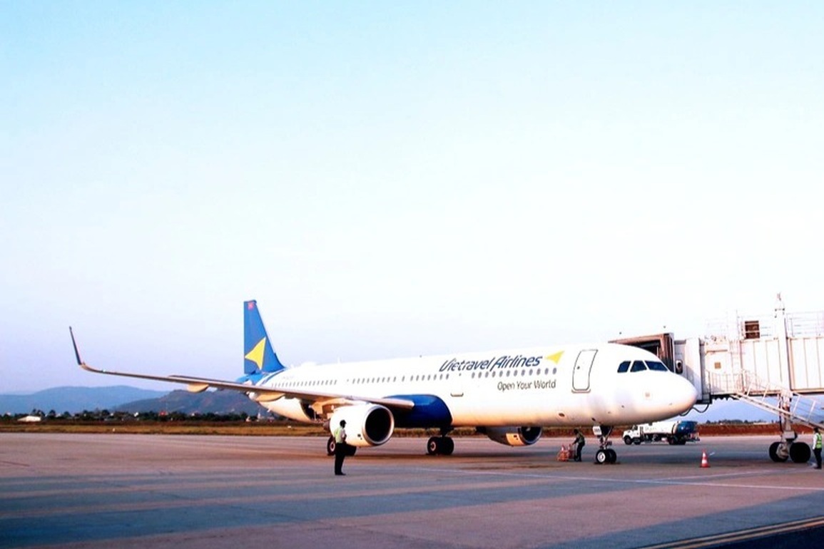 Ghế máy bay của Vietravel Airlines bị rách - 3 Ghế máy bay của Vietravel Airlines bị rách - 3