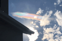 Mây cầu vồng cực hiếm gặp bất ngờ xuất hiện