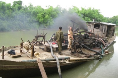 Cát tặc “đục rỗng” khúc sông dài hơn 20km