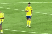 Hành động vô cùng khó hiểu của C.Ronaldo sau khi bị loại