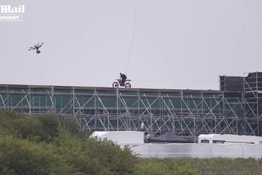 Tom Cruise thực hiện pha hành động nguy hiểm cho "Nhiệm vụ bất khả thi 7"