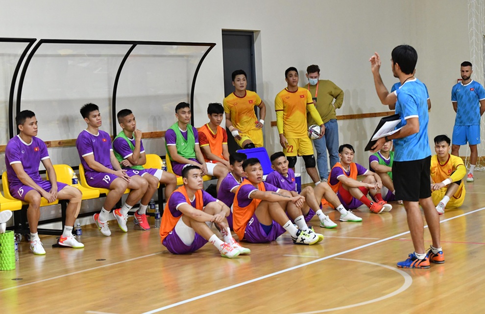 Đội tuyển futsal Việt Nam rèn chiêu tủ, chờ đấu Brazil ở World Cup - 1 Đội tuyển futsal Việt Nam rèn chiêu tủ, chờ đấu Brazil ở World Cup - 1