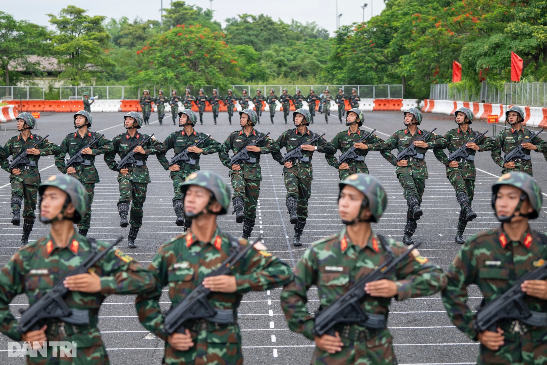 Bộ đội Hóa học hăng say luyện tập, trở lại tham gia diễu binh sau 10 năm - 2 Bộ đội Hóa học hăng say luyện tập, trở lại tham gia diễu binh sau 10 năm - 2