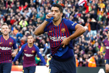 Barcelona 5-1 Real Madrid: Cú hattrick của Luis Suarez