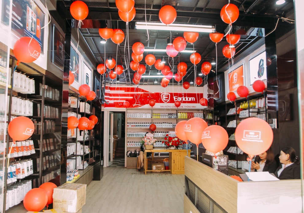 Tưng bừng khai trương chi nhánh đại diện phụ kiện điện thoại Earldom miền Trung - 2 Tưng bừng khai trương chi nhánh đại diện phụ kiện điện thoại Earldom miền Trung - 2