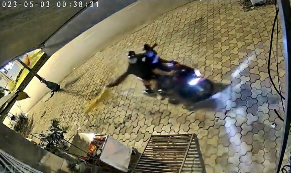 Bắt giữ nhóm cho vay nặng lãi, tạt sơn đòi nợ ở TPHCM - 2 Bắt giữ nhóm cho vay nặng lãi, tạt sơn đòi nợ ở TPHCM - 2