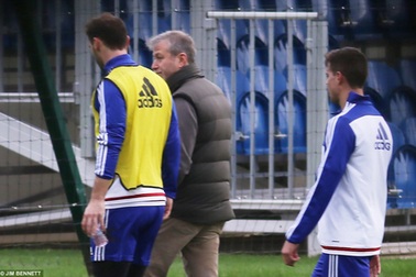Ông chủ Abramovich đích thân xuống sân tập Chelsea
