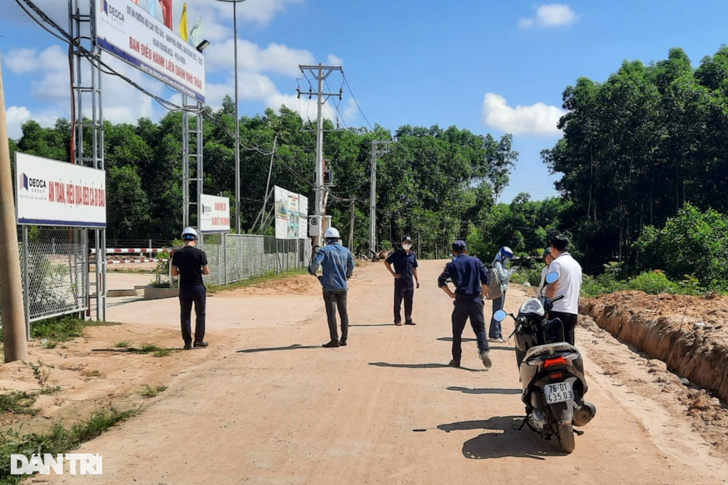 Công an Quảng Ngãi chỉ đạo làm rõ vụ 3 phóng viên bị chặn đường - 1 Công an Quảng Ngãi chỉ đạo làm rõ vụ 3 phóng viên bị chặn đường - 1