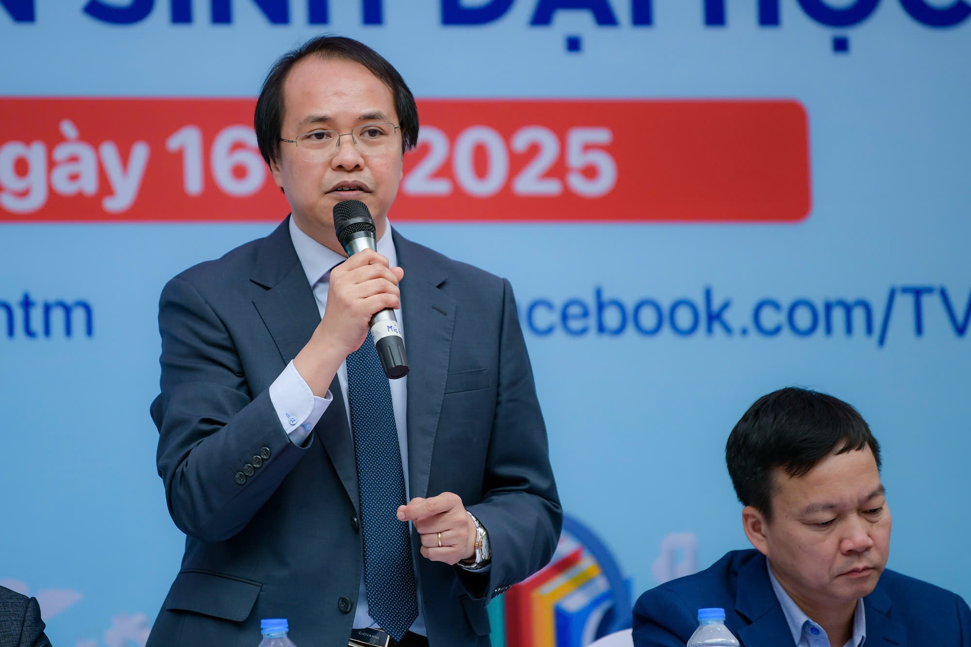 Kandidaten haben Angst, sich zu verirren, und bitten um Rat bei der Wahl eines Hauptfachs, wenn die Technologie im Vordergrund steht - 2 Thí sinh lo lạc lối, xin tư vấn chọn ngành khi công nghệ lên ngôi - 2
