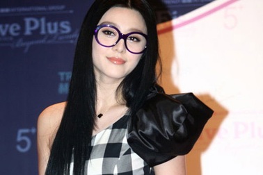 Phạm Băng Băng lạ lẫm với kính kiểu “Cô gái xấu xí”