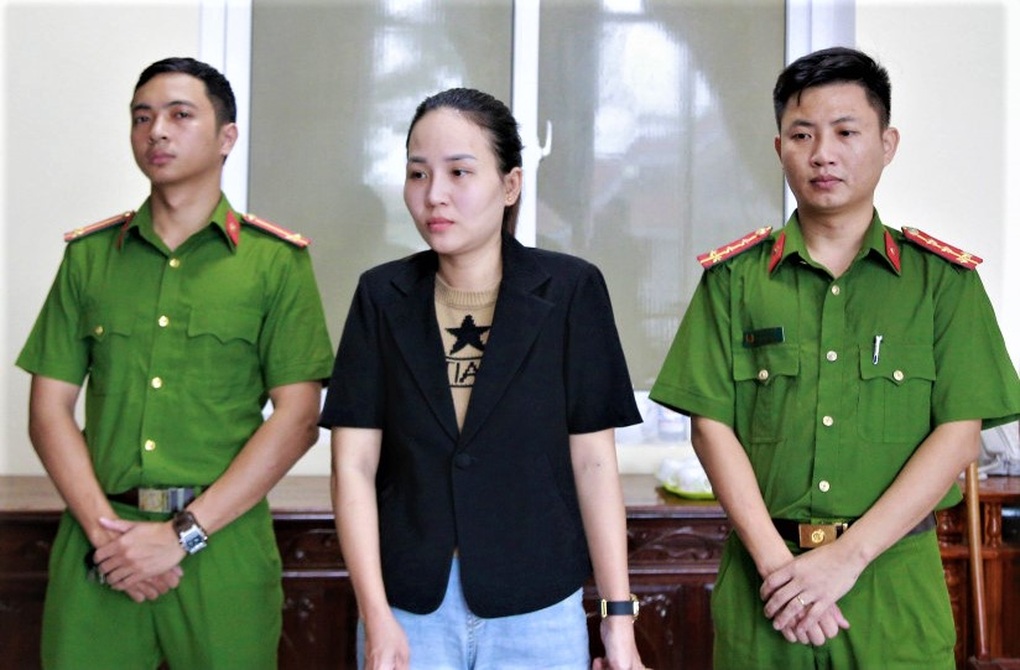Người phụ nữ xinh đẹp lừa hơn 4 tỷ đồng để chơi cá cược đỏ đen - 1 Người phụ nữ xinh đẹp lừa hơn 4 tỷ đồng để chơi cá cược đỏ đen - 1