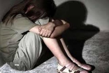 Khởi tố đối tượng 86 tuổi giao cấu với trẻ em nhiều lần