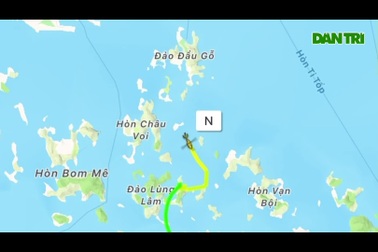 Đường bay chiếc trực thăng VN-8650 đưa khách ngắm Vịnh Hạ Long sáng 5/4