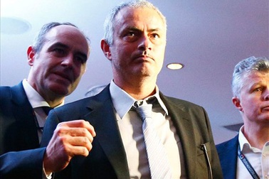 Mourinho phá vỡ sự im lặng sau khi bị sa thải