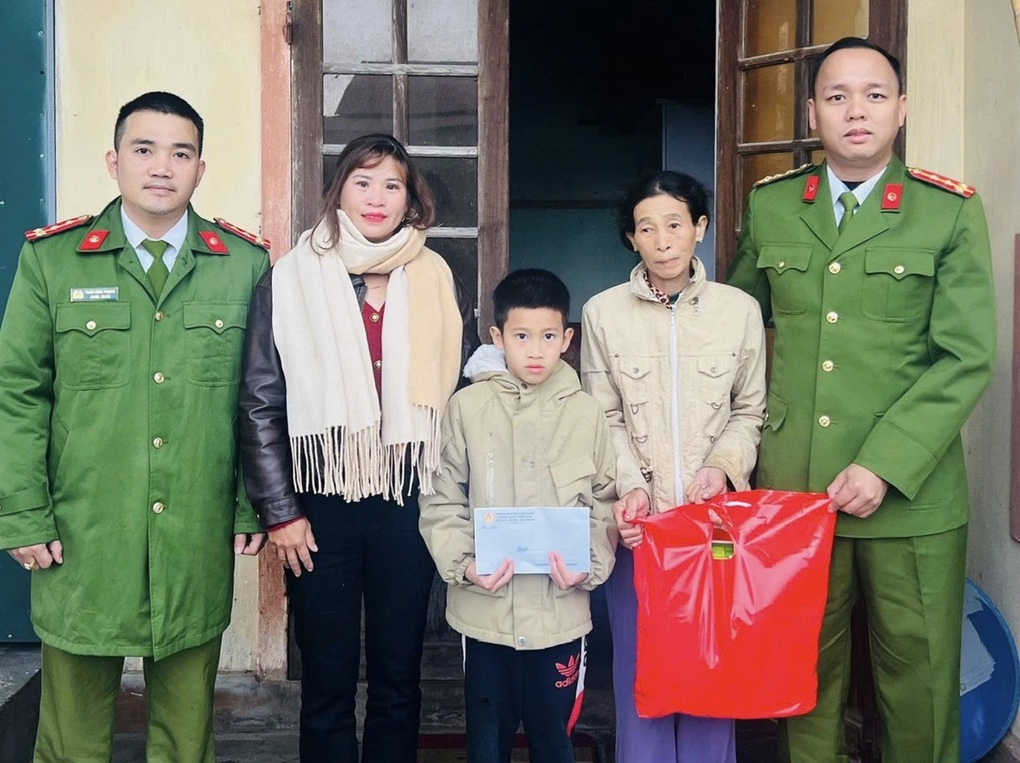 Người phụ nữ rơi 1,5 triệu khi đi chợ Tết được lì xì hơn 100 triệu đồng - 1 Người phụ nữ rơi 1,5 triệu khi đi chợ Tết được lì xì hơn 100 triệu đồng - 1