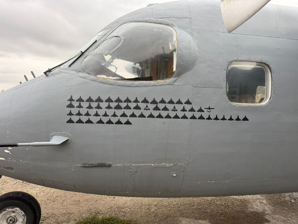 Bức ảnh cho thấy hiệu quả từ thợ săn hỏa lực 50 tuổi của Ukraine - 1