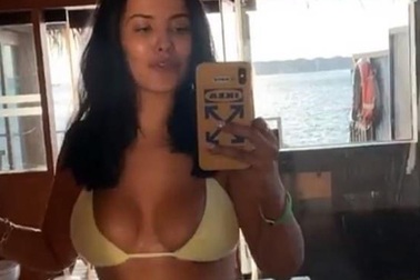 MC gợi cảm Maya Jama lên tiếng về những trang phục hở hang