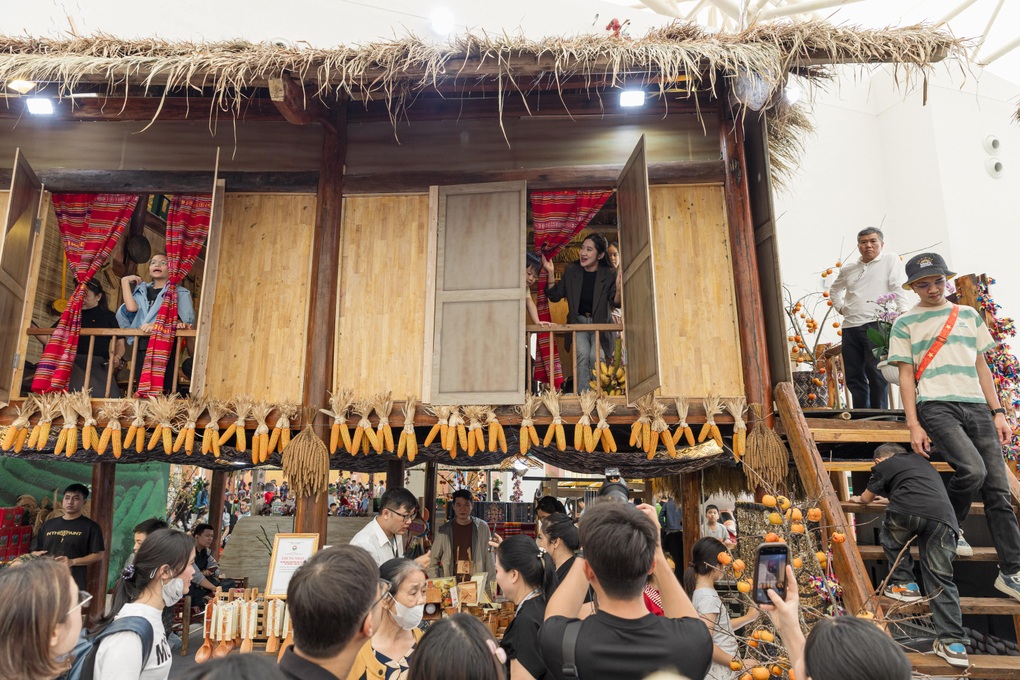 Hội chợ Mùa Thu lần thứ nhất - 2025: Dấu ấn mới của Vingroup với các sự kiện tầm cỡ - 7 Hội chợ Mùa Thu lần thứ nhất - 2025: Dấu ấn mới của Vingroup với các sự kiện tầm cỡ - 7