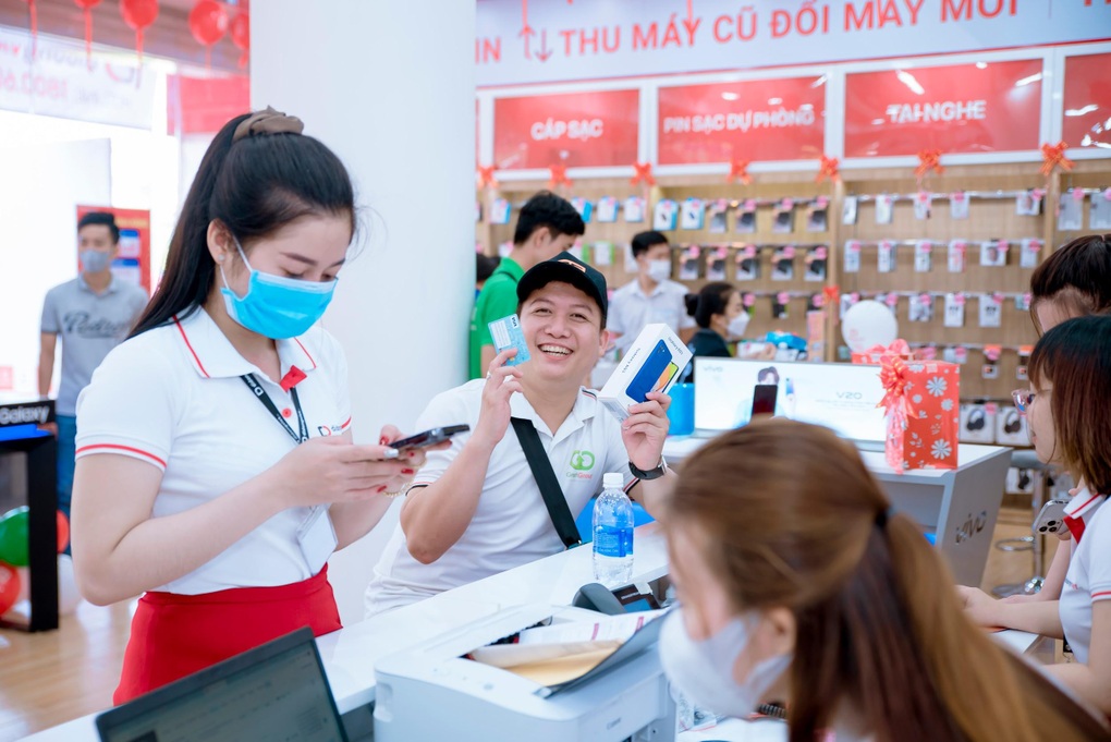 Khách hàng nói gì khi mua điện thoại tại Di Động Việt? - 3 Khách hàng nói gì khi mua điện thoại tại Di Động Việt? - 3